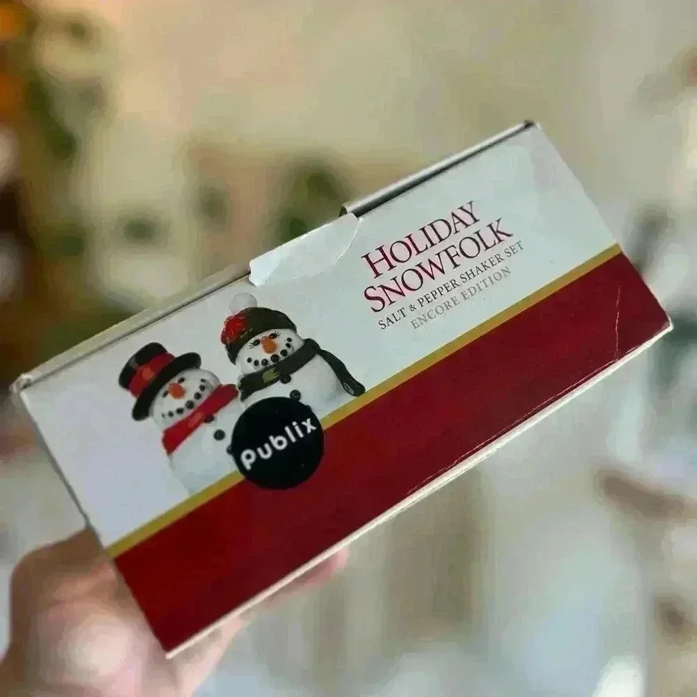 Publix 2005 Holiday Snowfolk Salt & Pepper Shaker Set - Encore Edition winter